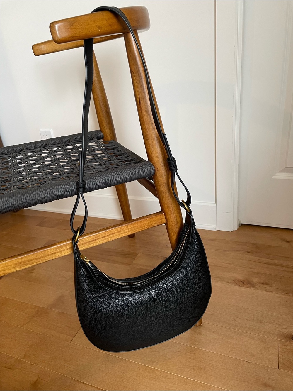 Black Half Moon Shaped Vegan Leather Shoulder Bag - RW&Co - Picture 2 of 9